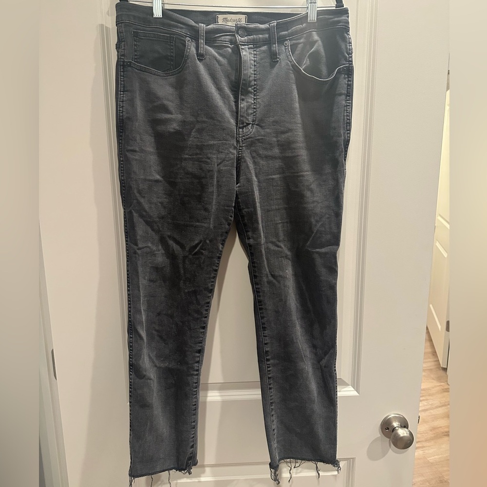 Madewell Stovepipe Jeans Womens Size 32 Gray/charcoal Raw
Hem Stretchy